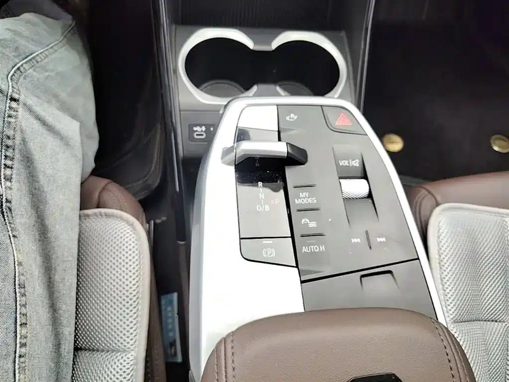 BMW iX1 2023 eDrive25L X Design Package — миниатюра 14