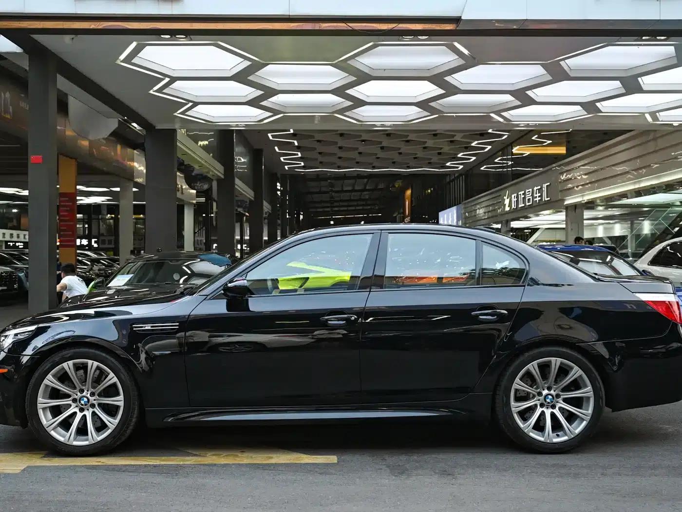 BMW M5 2005 — миниатюра 3