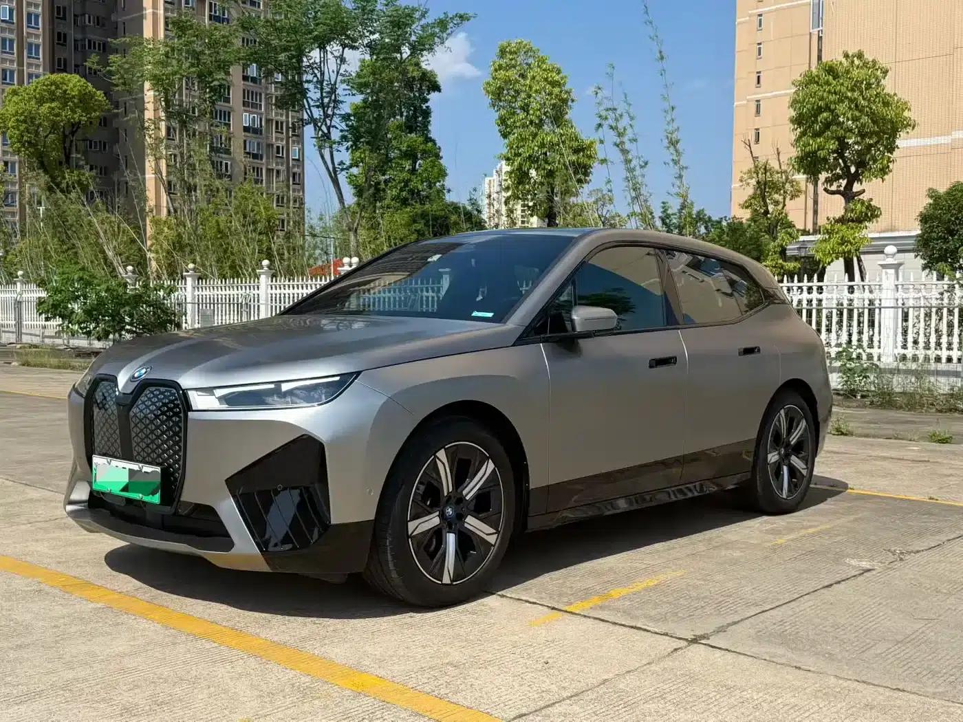 BMW iX 2023 xDrive40 — миниатюра 1