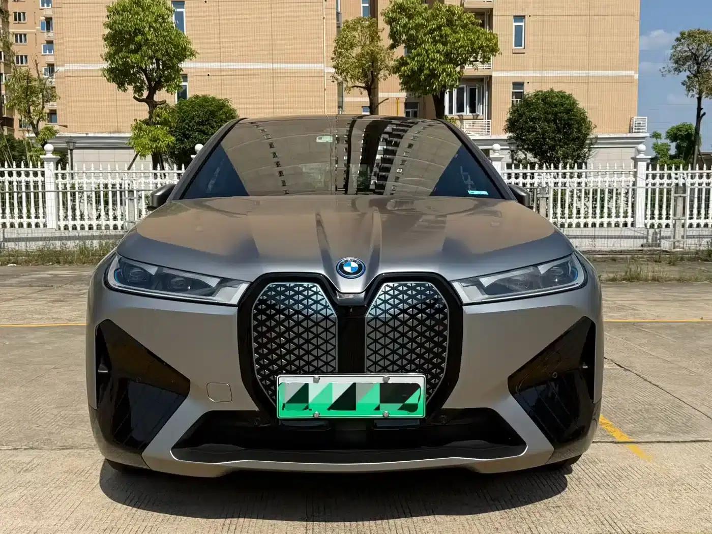 BMW iX 2023 xDrive40 — миниатюра 2