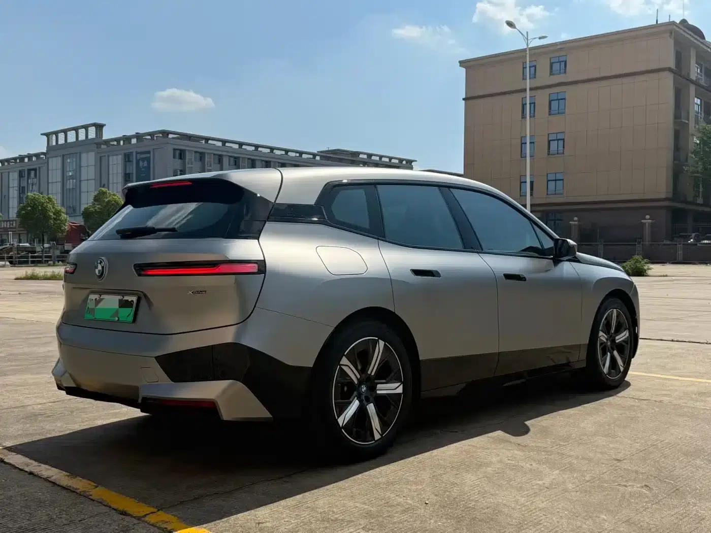 BMW iX 2023 xDrive40 — миниатюра 9