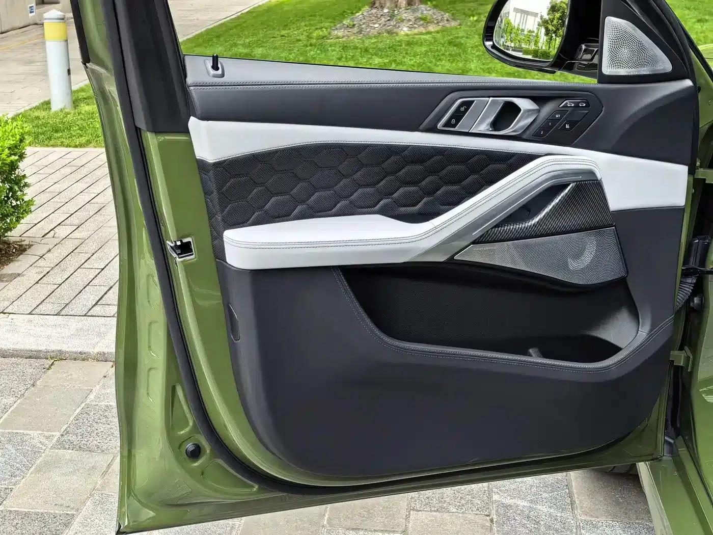 2022 BMW X6 M — миниатюра 22