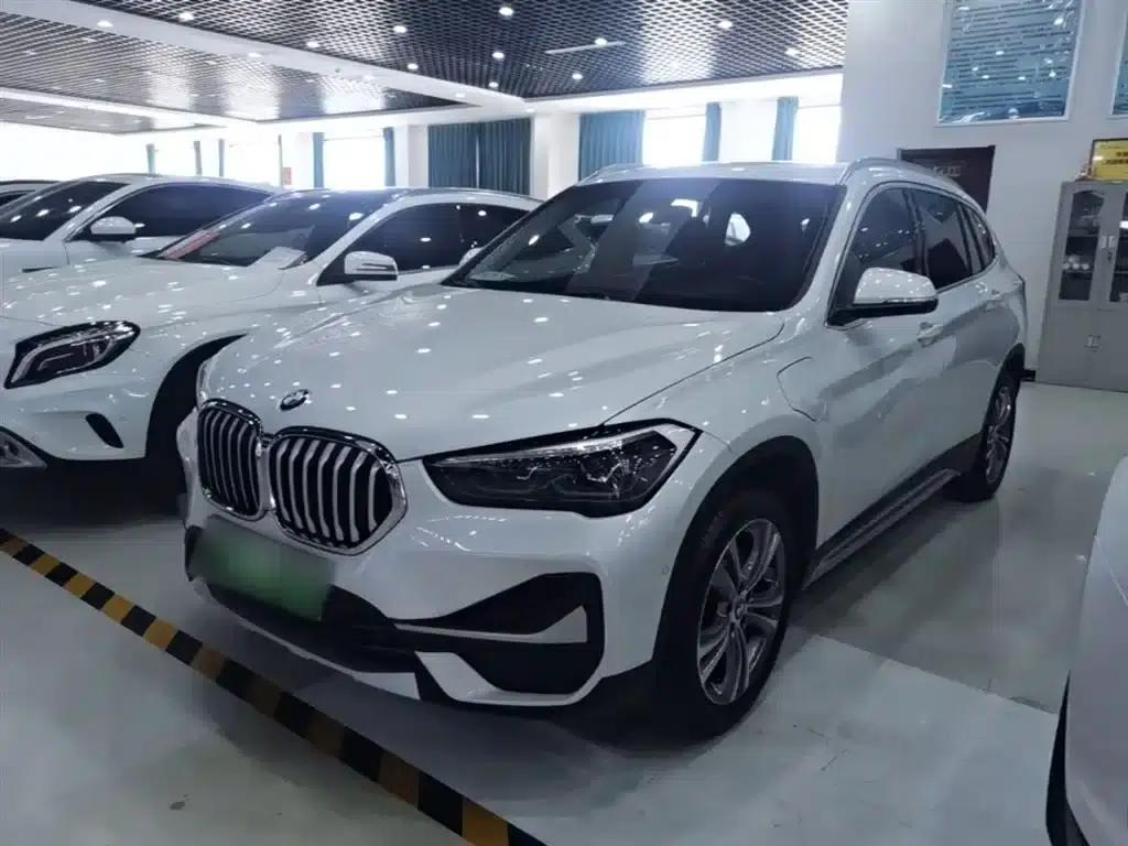 BMW X1 PHEV 2020 xDrive30Le Premium — миниатюра 1