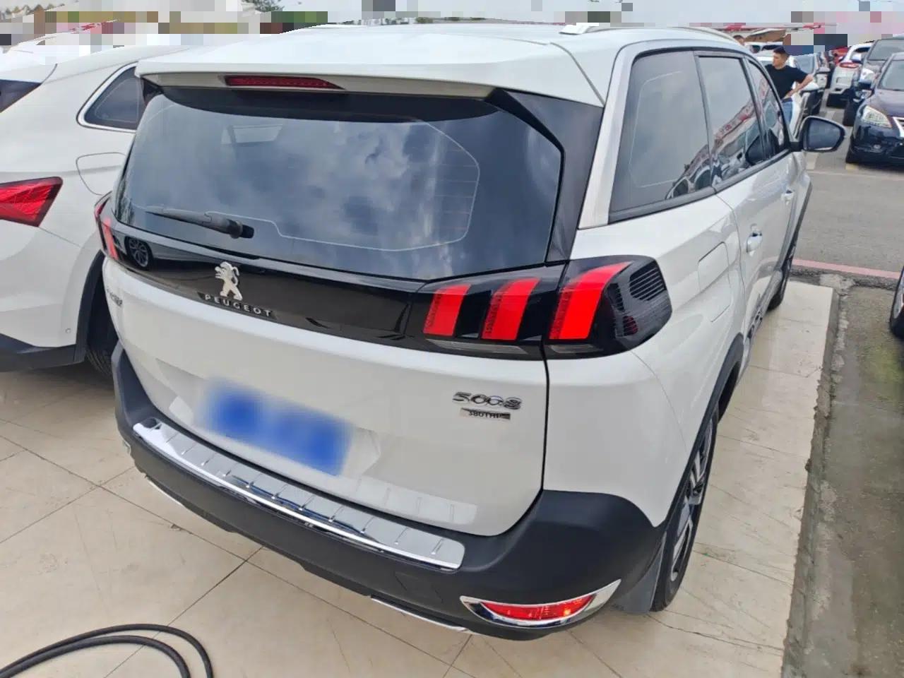 Peugeot 5008 2017 380THP 7-Seater Boundary-Free Edition — миниатюра 4