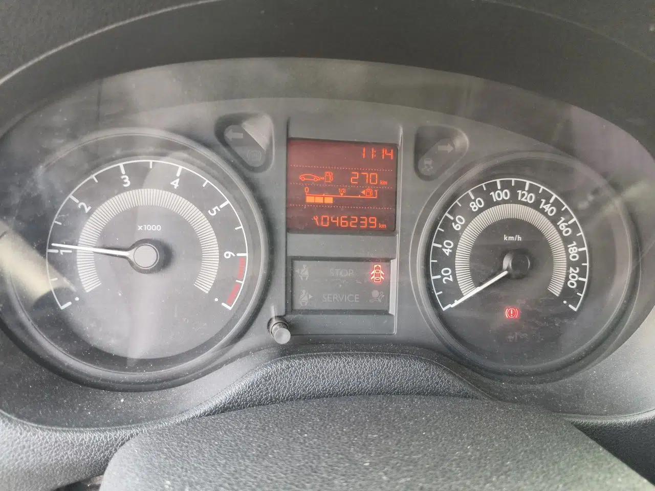 Peugeot 301 2014 1.6L Manual Comfort Edition — миниатюра 13