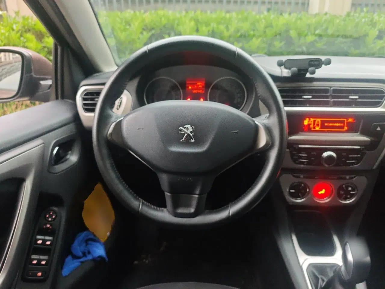Peugeot 301 2014 1.6L Manual Luxury Edition — миниатюра 11