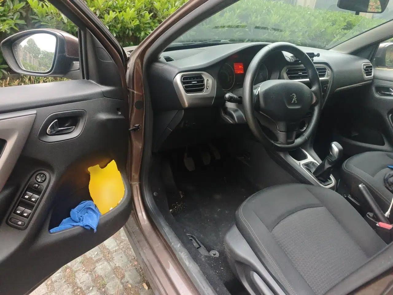 Peugeot 301 2014 1.6L Manual Luxury Edition — миниатюра 17