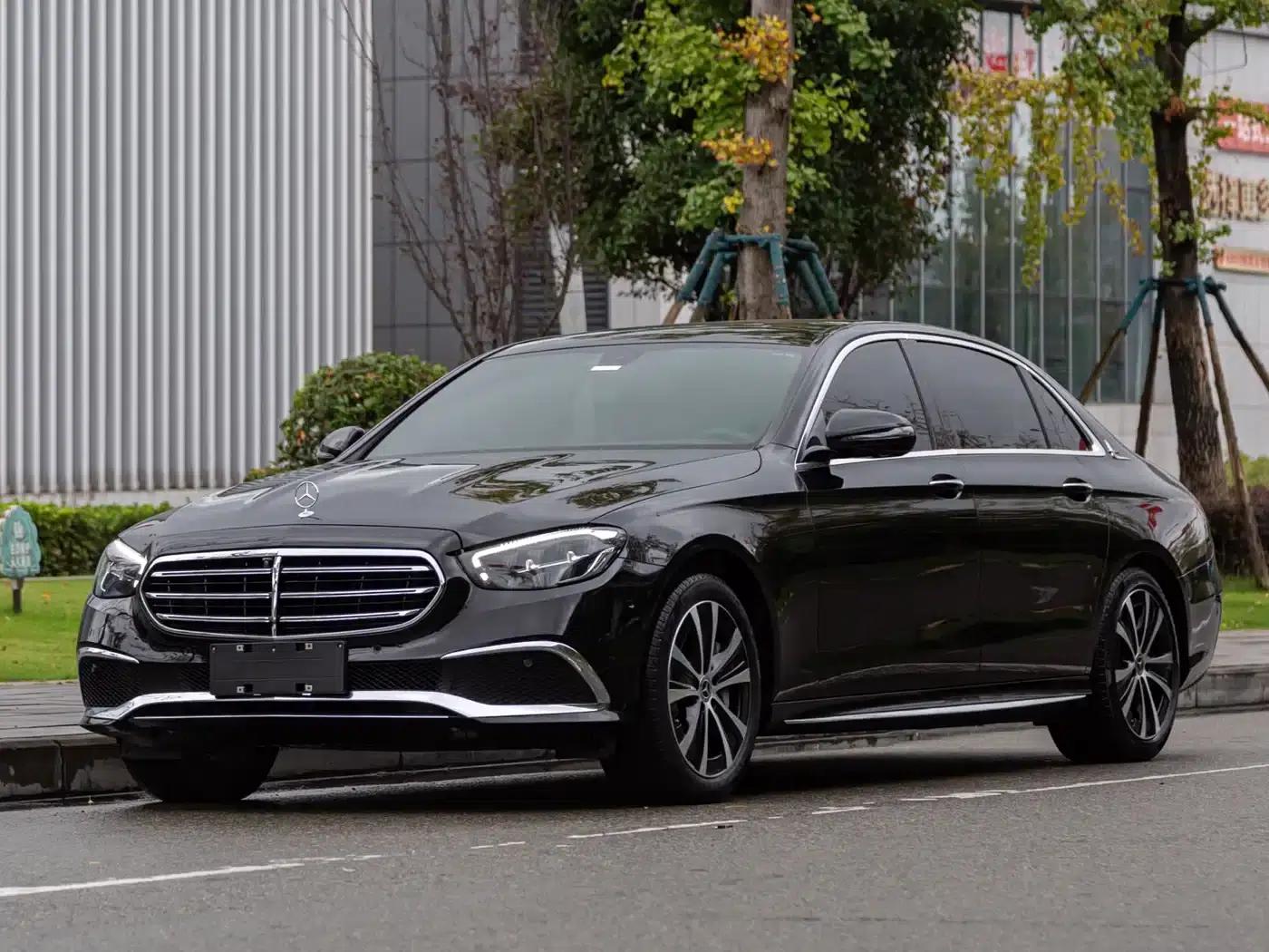 Mercedes-Benz E-Class PHEV 2023 E 350 e L Plug-in Hybrid Sports Sedan — миниатюра 1
