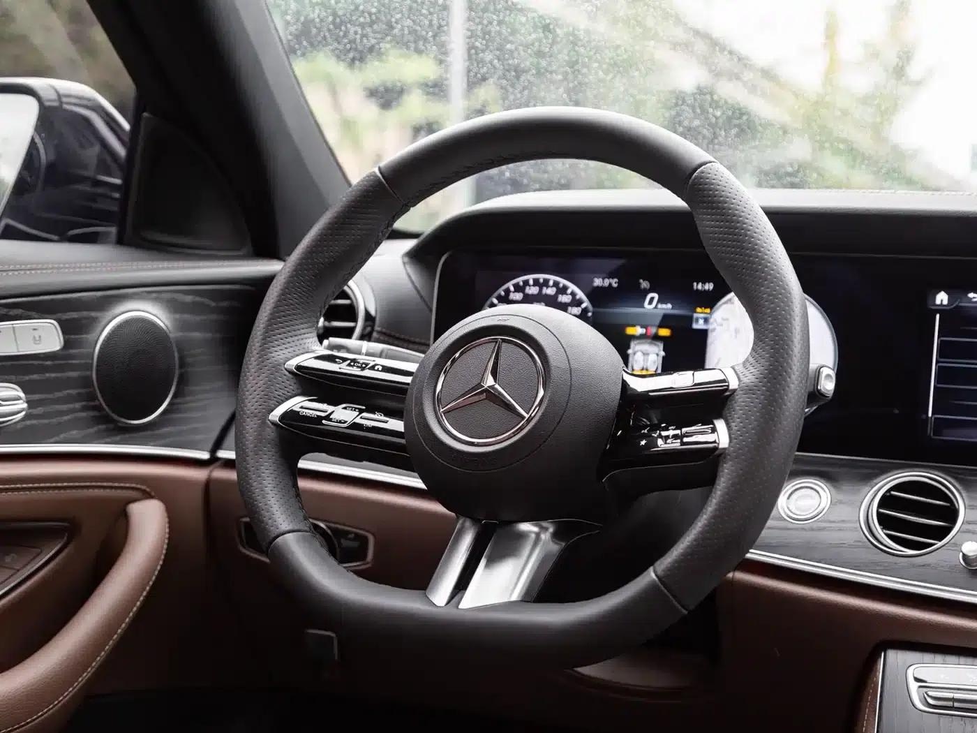 Mercedes-Benz E-Class PHEV 2023 E 350 e L Plug-in Hybrid Sports Sedan — миниатюра 7