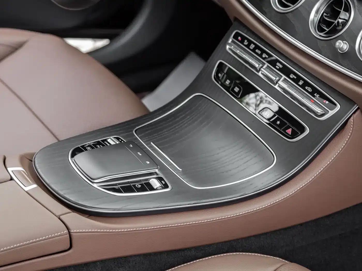 Mercedes-Benz E-Class PHEV 2023 E 350 e L Plug-in Hybrid Sports Sedan — миниатюра 8