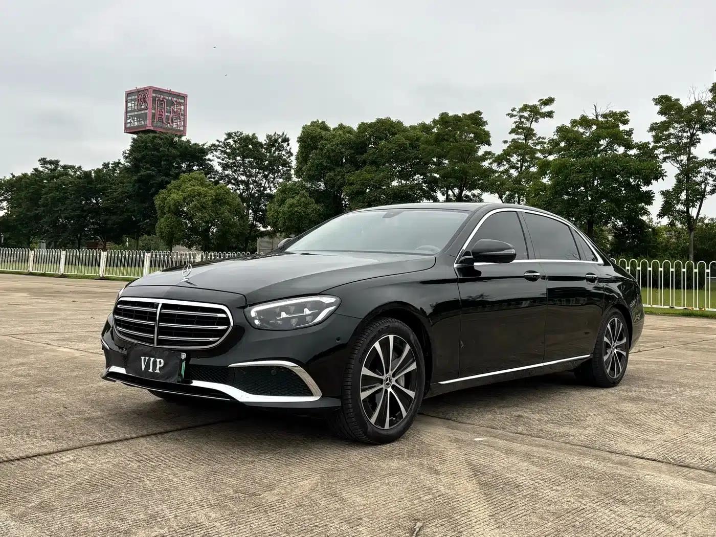 Mercedes-Benz E-Class PHEV 2022 E 350 e L Plug-in Hybrid Sedan — миниатюра 1