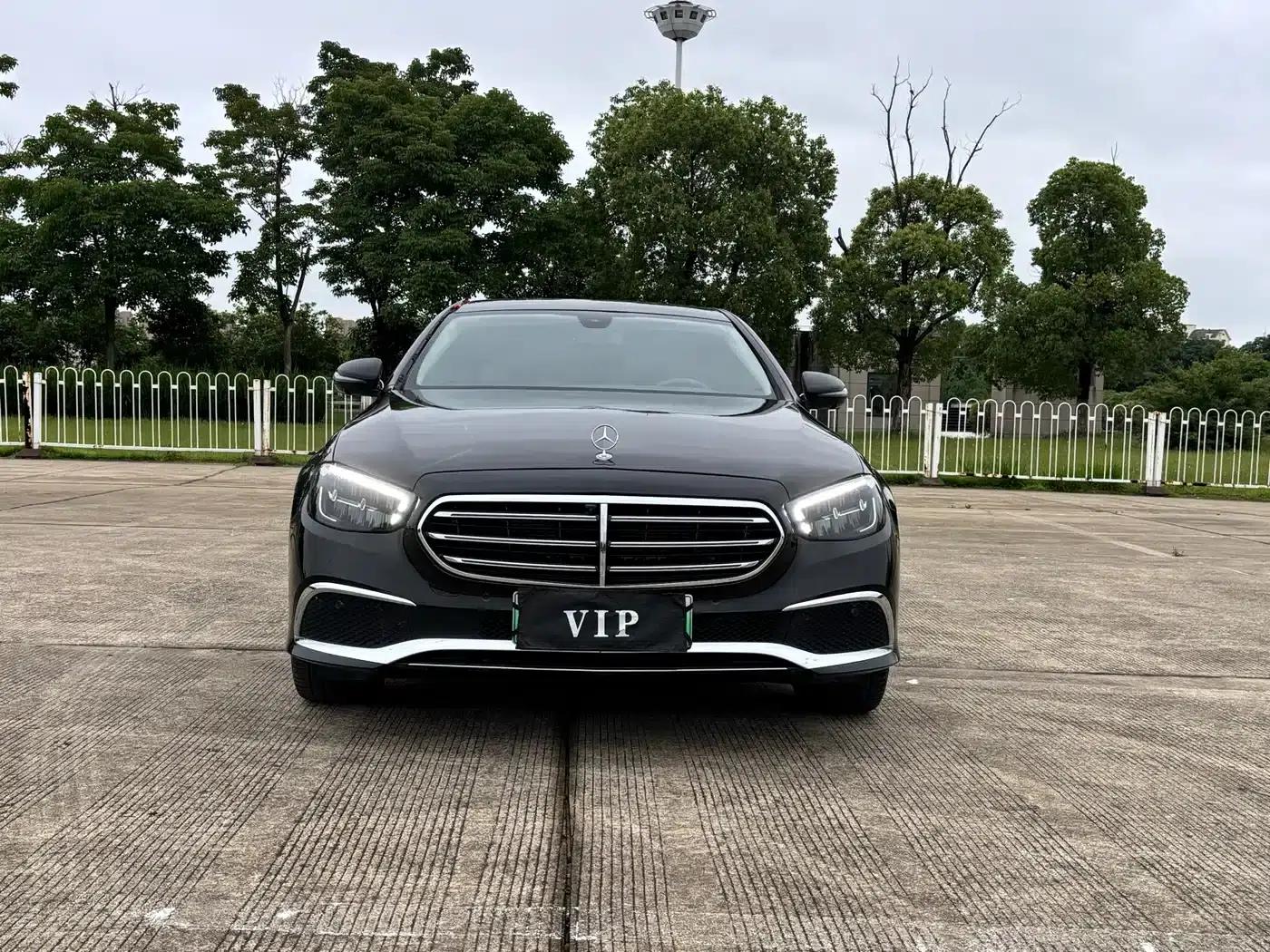 Mercedes-Benz E-Class PHEV 2022 E 350 e L Plug-in Hybrid Sedan — миниатюра 2
