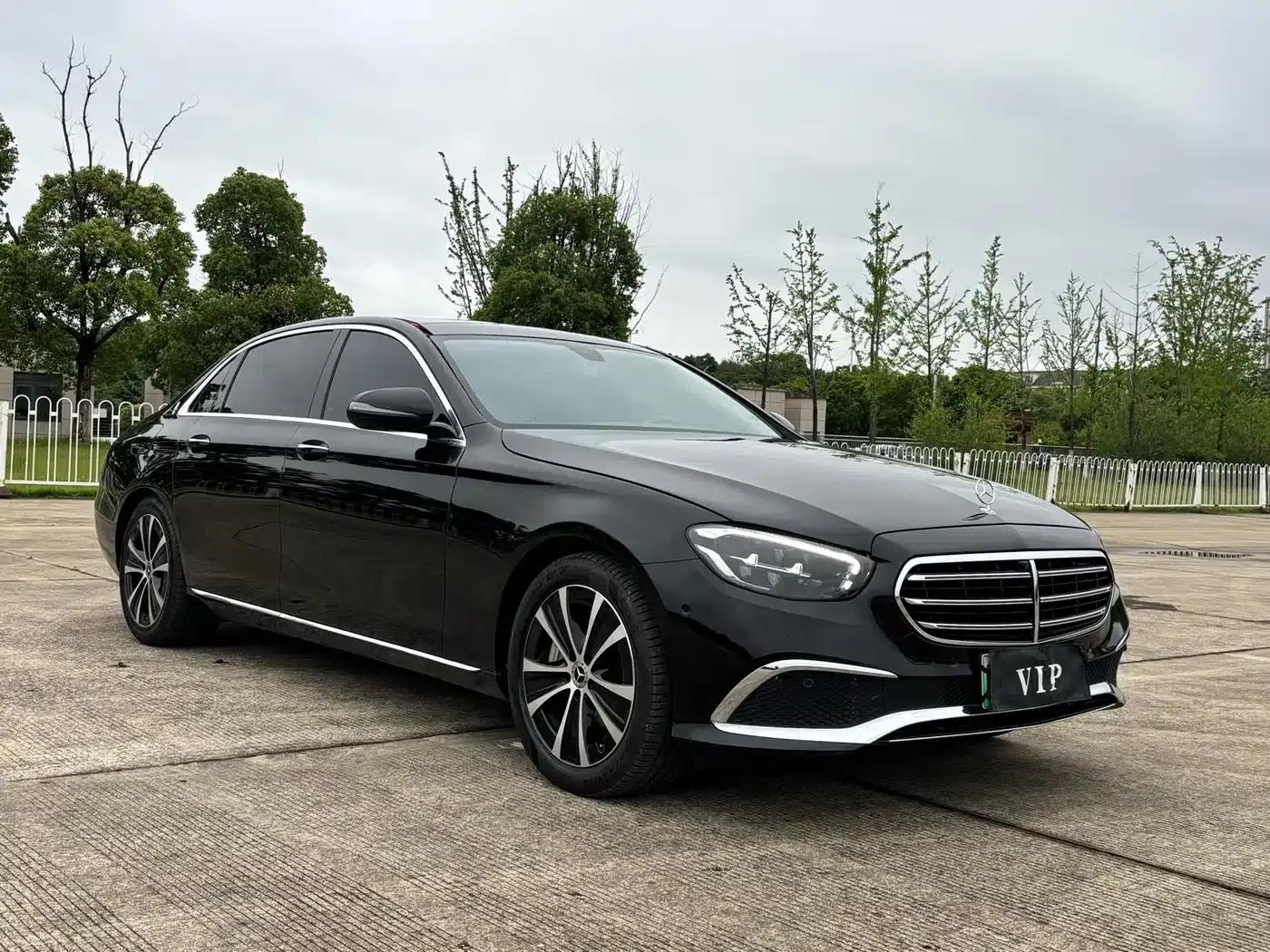 Mercedes-Benz E-Class PHEV 2022 E 350 e L Plug-in Hybrid Sedan — миниатюра 3