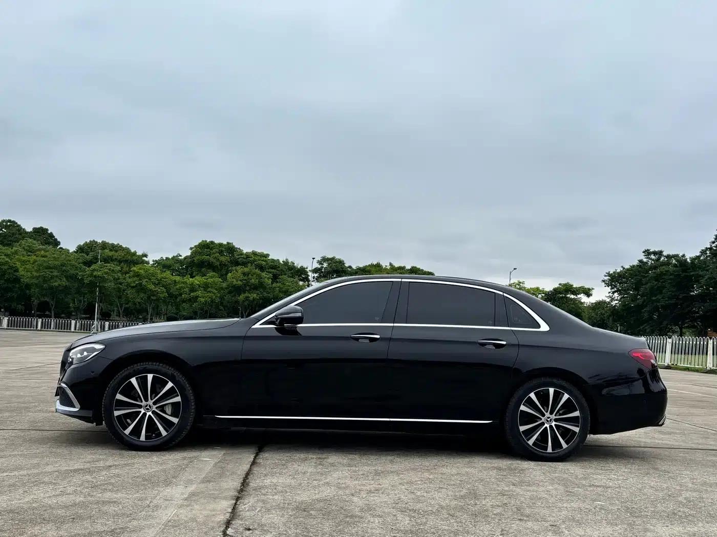 Mercedes-Benz E-Class PHEV 2022 E 350 e L Plug-in Hybrid Sedan — миниатюра 4
