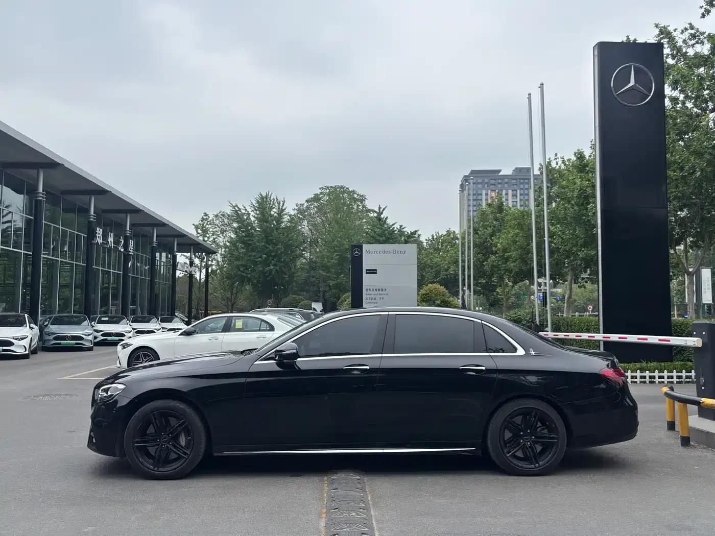 Mercedes-Benz E-Class PHEV 2022 Facelift E 350 e L Plug-in Hybrid Sports Sedan — миниатюра 3
