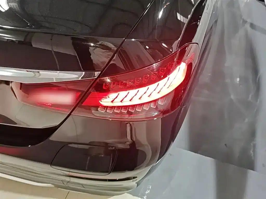 Mercedes-Benz E-Class PHEV 2022 Facelift E 350 e L Plug-in Hybrid Sports Sedan — миниатюра 8