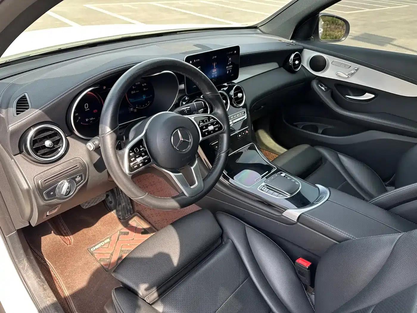 Mercedes-Benz GLC Coupe 2020 GLC 260 4MATIC Coupe SUV — миниатюра 13