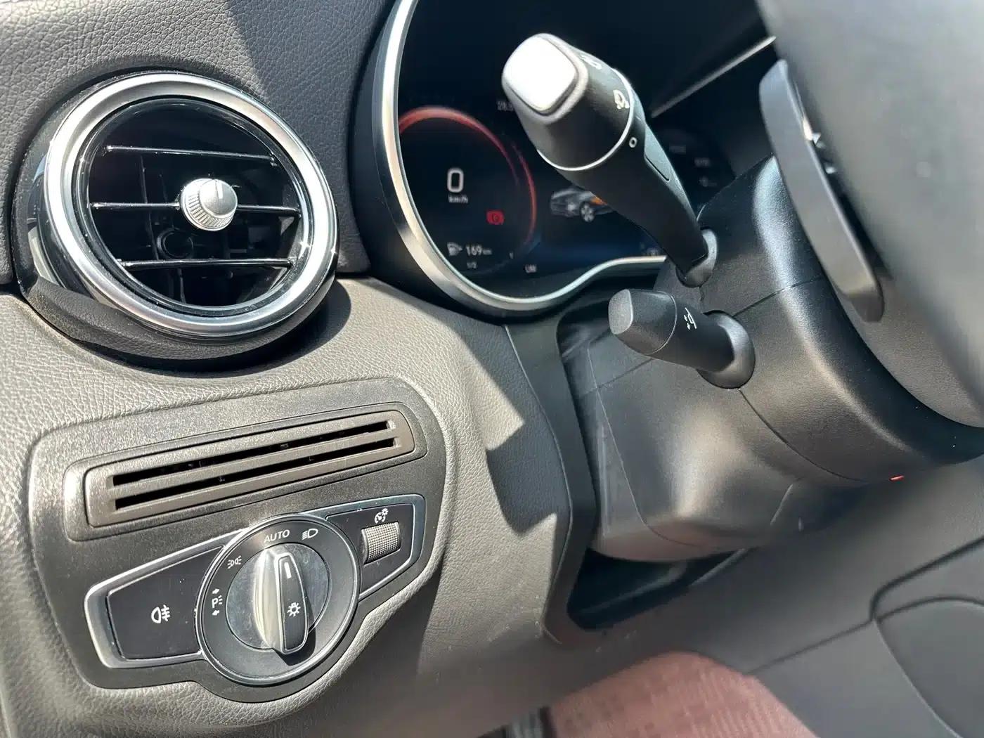 Mercedes-Benz GLC Coupe 2020 GLC 260 4MATIC Coupe SUV — миниатюра 16