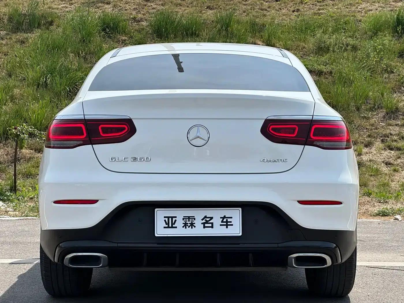 Mercedes-Benz GLC Coupe 2020 GLC 260 4MATIC Coupe SUV — миниатюра 3