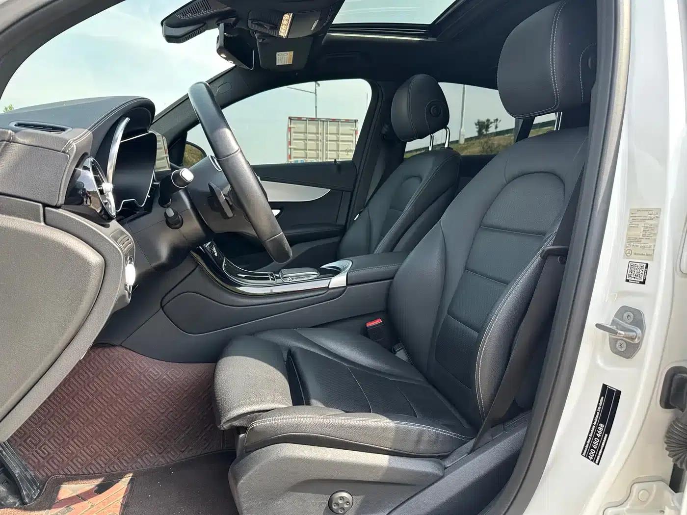 Mercedes-Benz GLC Coupe 2020 GLC 260 4MATIC Coupe SUV — миниатюра 5