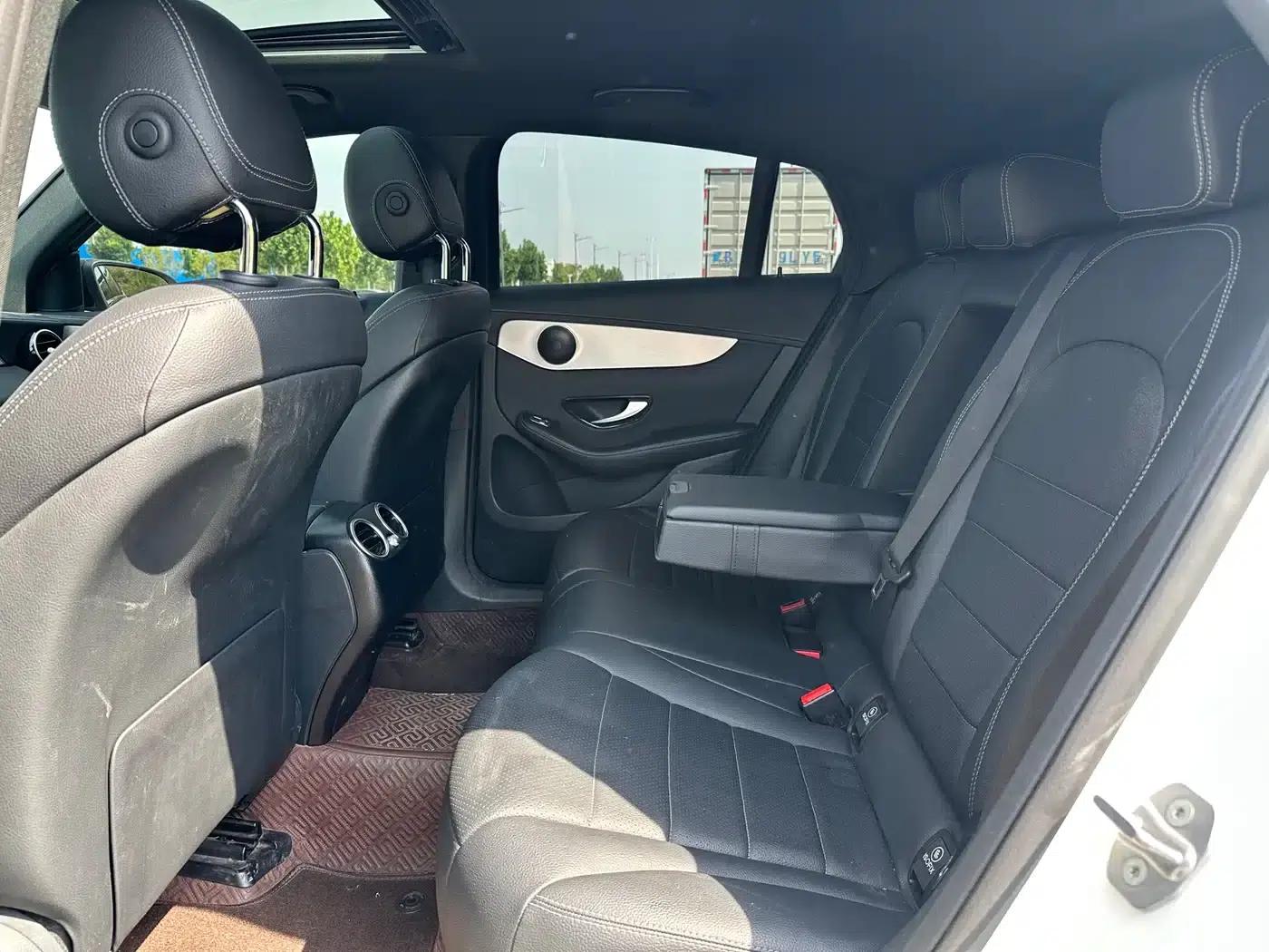 Mercedes-Benz GLC Coupe 2020 GLC 260 4MATIC Coupe SUV — миниатюра 6