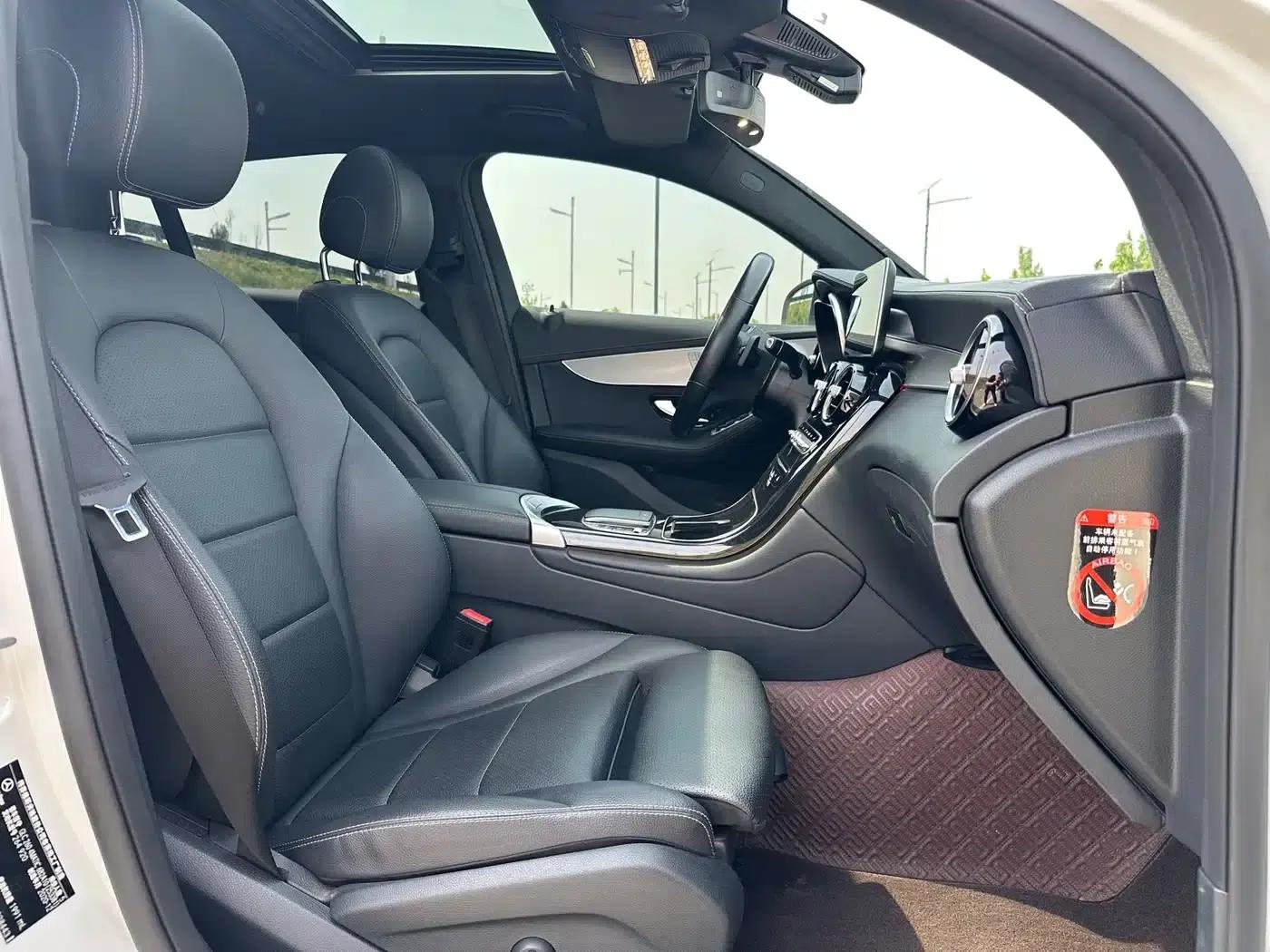 Mercedes-Benz GLC Coupe 2020 GLC 260 4MATIC Coupe SUV — миниатюра 7