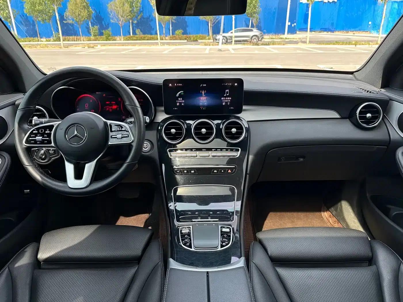 Mercedes-Benz GLC Coupe 2020 GLC 260 4MATIC Coupe SUV — миниатюра 9