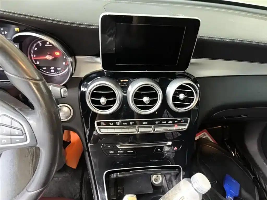 Mercedes-Benz GLC Coupe 2018 GLC 200 4MATIC Coupe SUV — миниатюра 13