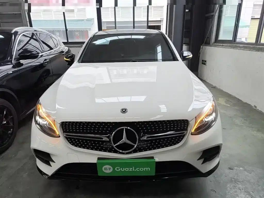 Mercedes-Benz GLC Coupe 2018 GLC 200 4MATIC Coupe SUV — миниатюра 3