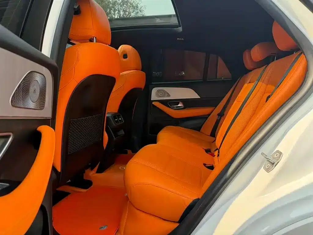 2020 Mercedes-Benz GLE Coupe, GLE 450 4MATIC Coupe SUV, Fashion Model — миниатюра 12