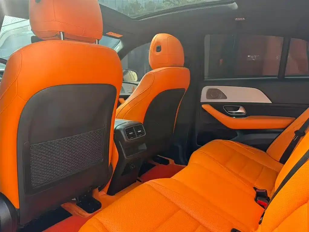 2020 Mercedes-Benz GLE Coupe, GLE 450 4MATIC Coupe SUV, Fashion Model — миниатюра 13
