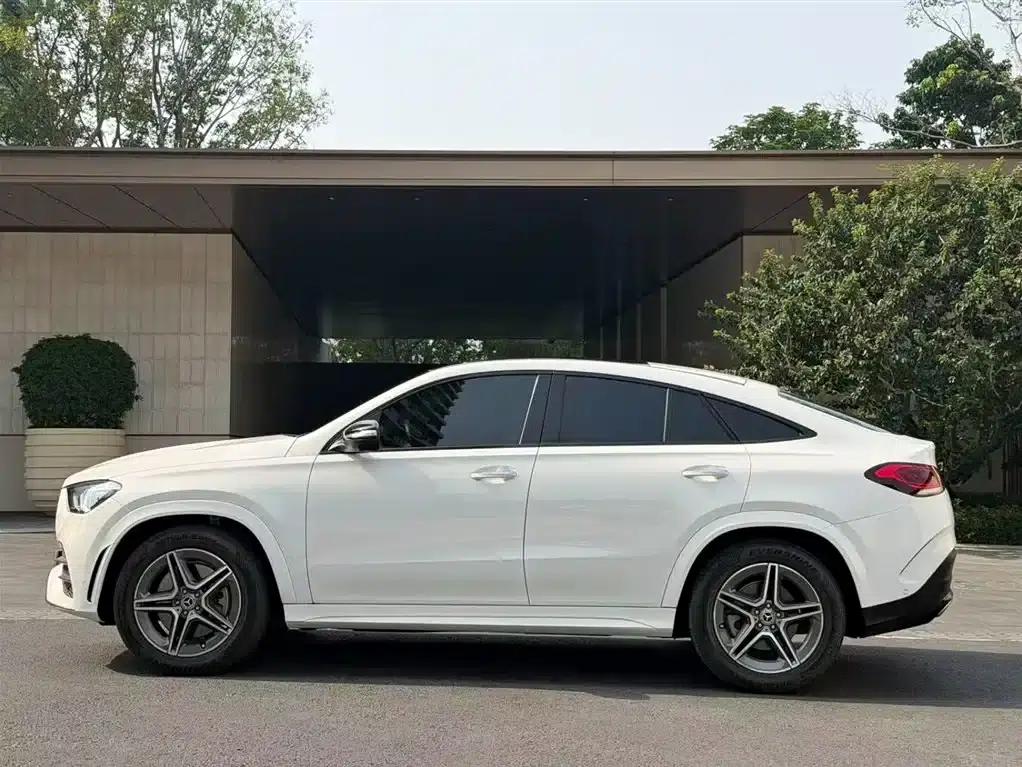 2020 Mercedes-Benz GLE Coupe, GLE 450 4MATIC Coupe SUV, Fashion Model — миниатюра 19