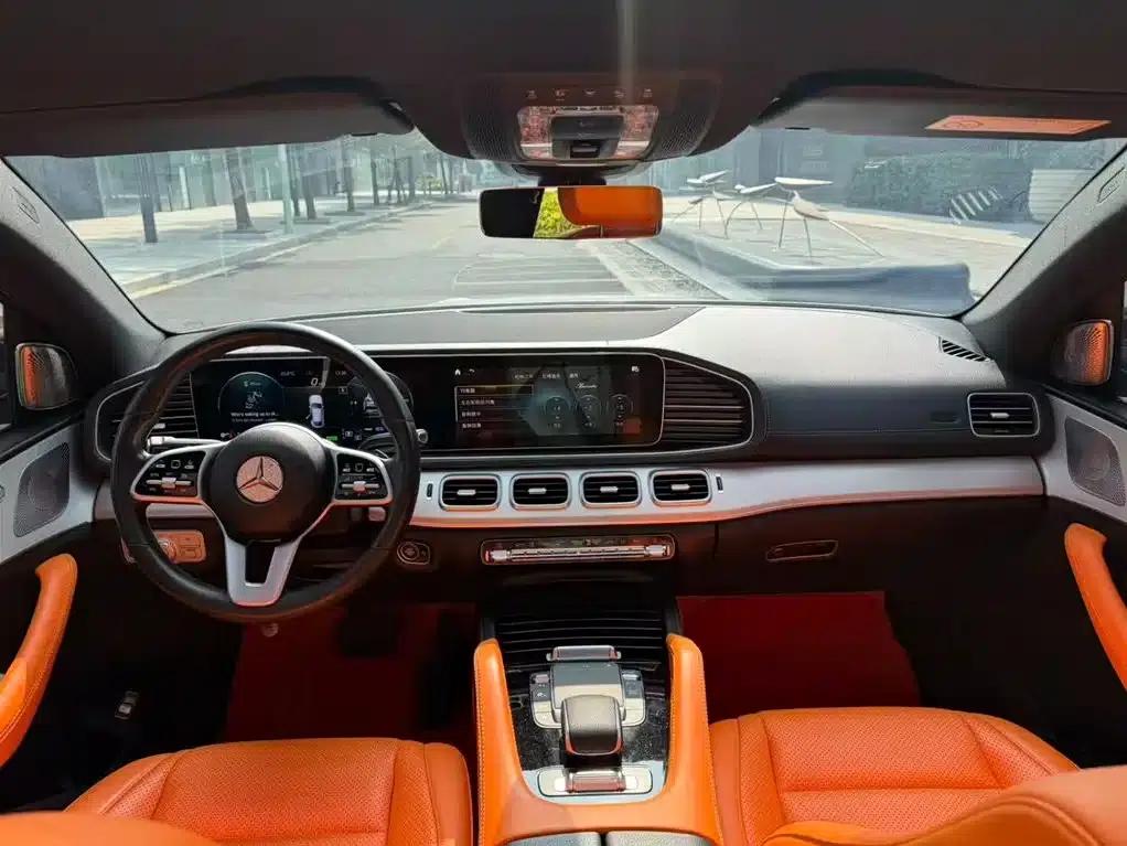 2020 Mercedes-Benz GLE Coupe, GLE 450 4MATIC Coupe SUV, Fashion Model — миниатюра 5