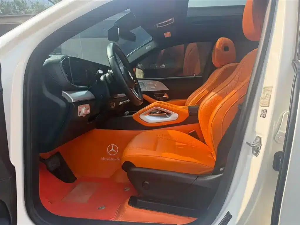 2020 Mercedes-Benz GLE Coupe, GLE 450 4MATIC Coupe SUV, Fashion Model — миниатюра 6