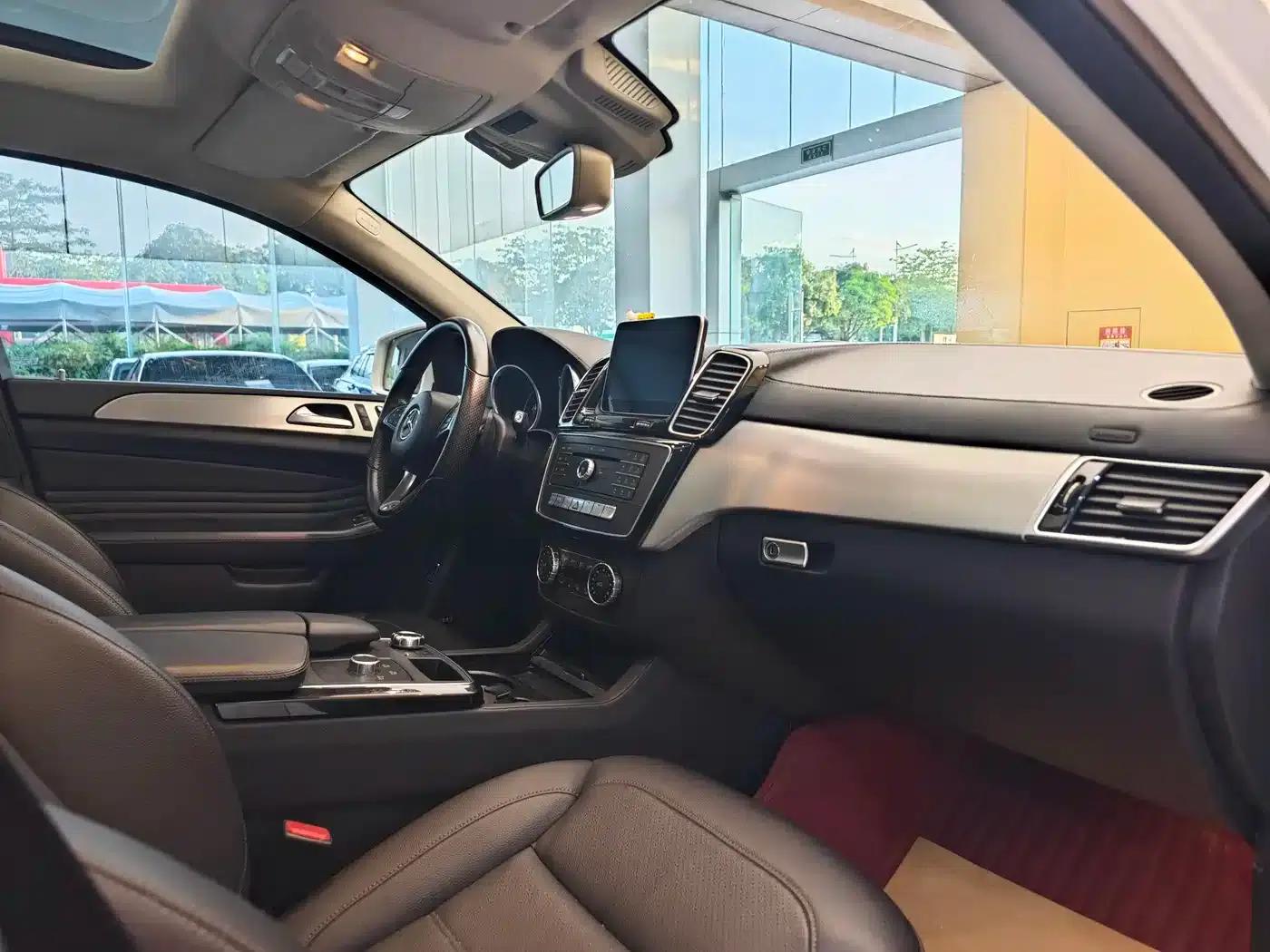 2015 Mercedes-Benz GLE Coupe, GLE 320 4MATIC Coupe SUV — миниатюра 36