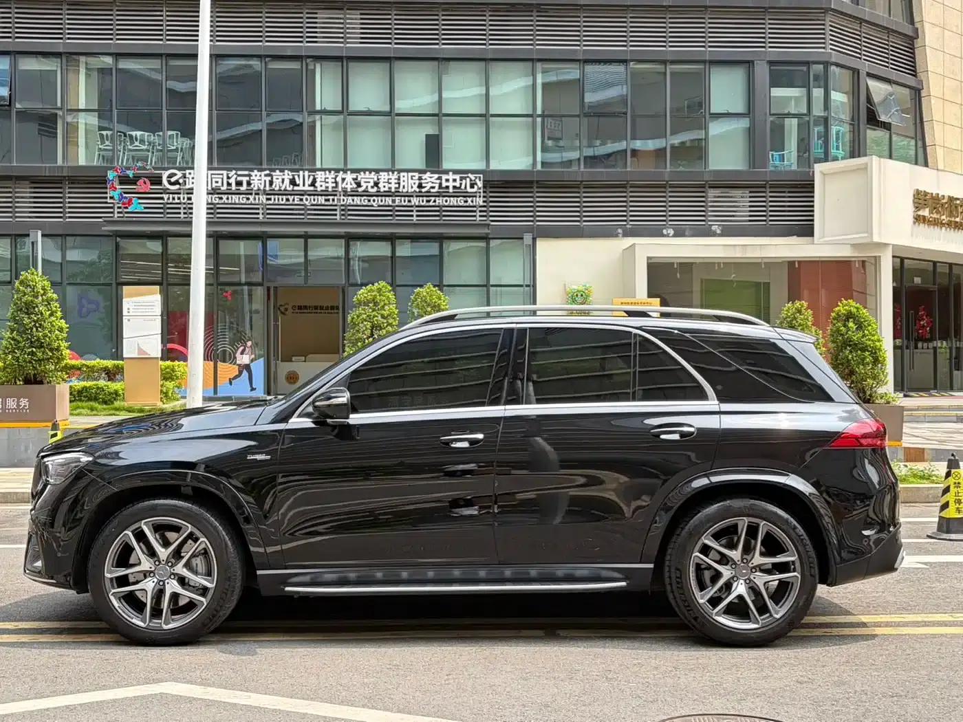 2024 Mercedes-Benz GLE AMG 53 4MATIC+ — миниатюра 3