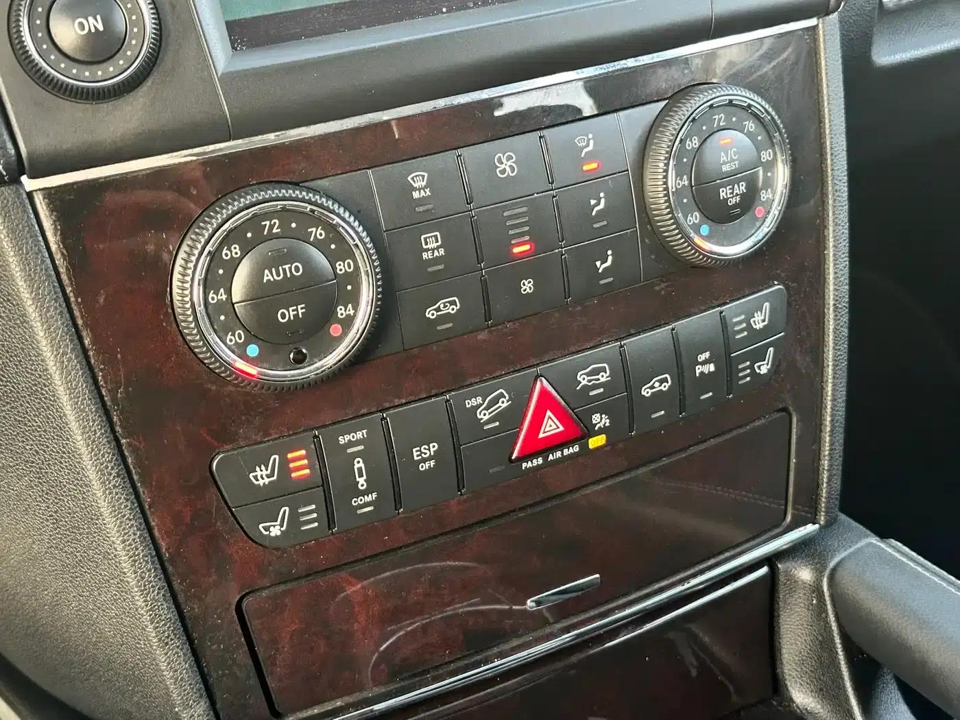 Mercedes-Benz GL-Class 2010 GL 550 4MATIC — миниатюра 21