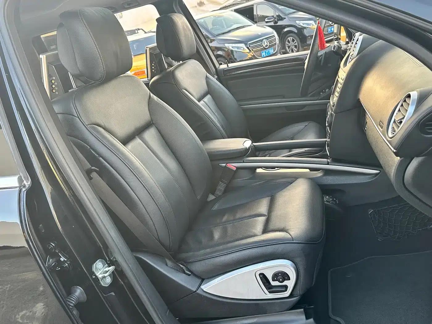Mercedes-Benz GL-Class 2010 GL 550 4MATIC — миниатюра 30