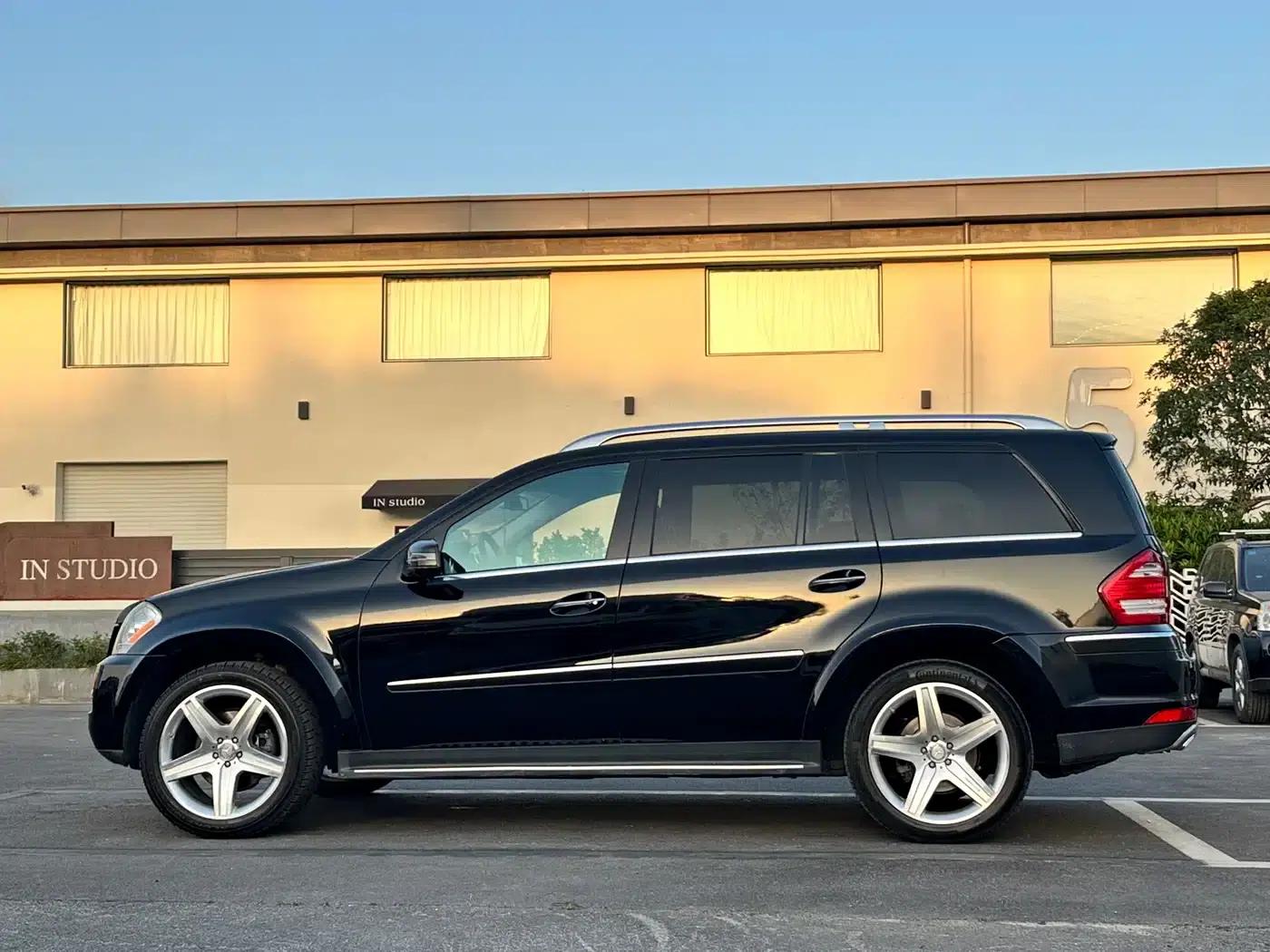 Mercedes-Benz GL-Class 2010 GL 550 4MATIC — миниатюра 4