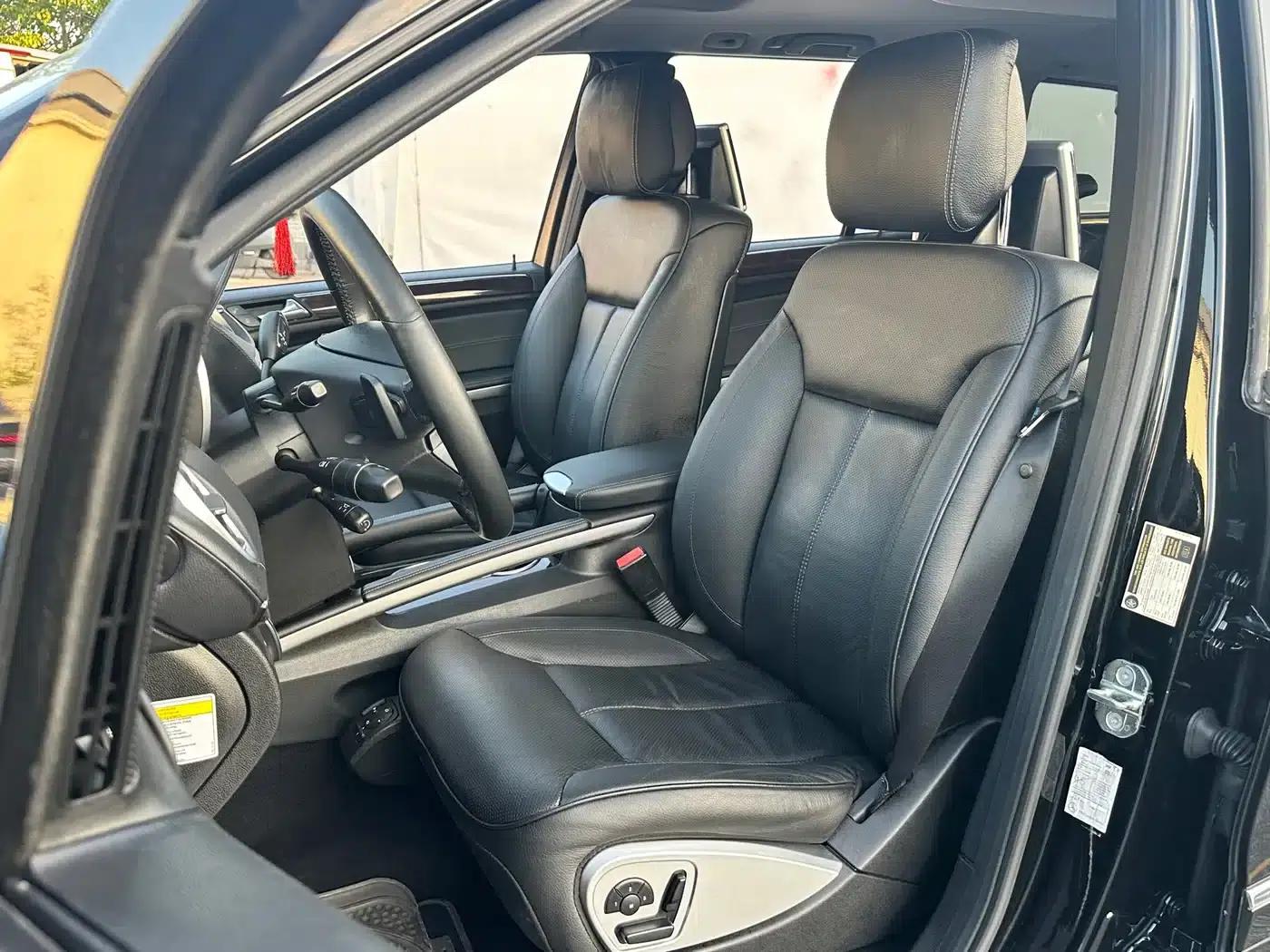 Mercedes-Benz GL-Class 2010 GL 550 4MATIC — миниатюра 32