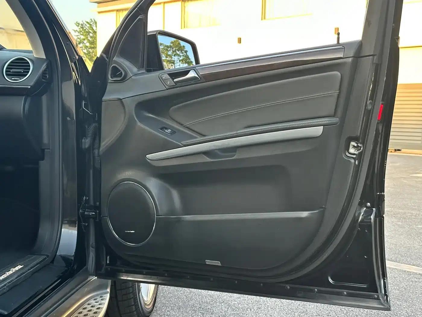 Mercedes-Benz GL-Class 2010 GL 550 4MATIC — миниатюра 33