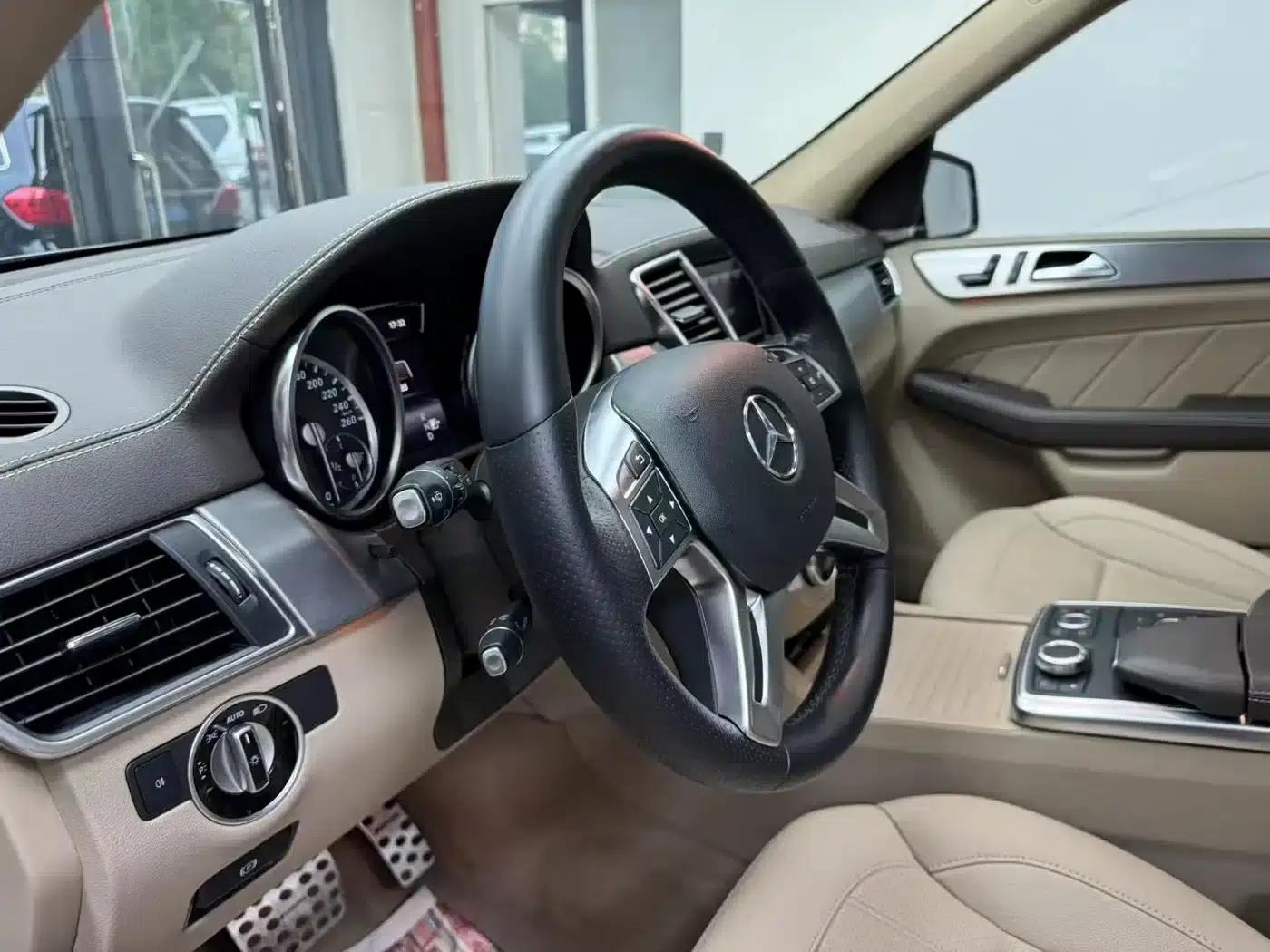 Mercedes-Benz GL-Class 2015 GL 400 4MATIC Dynamic — миниатюра 4