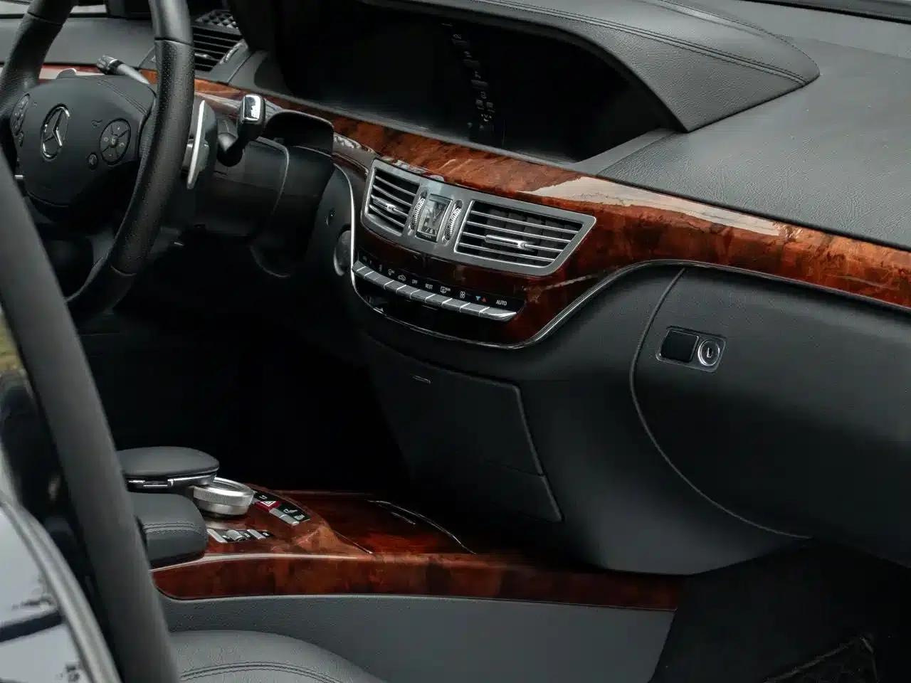2010 Mercedes-Benz S-Class AMG S 63 — миниатюра 13