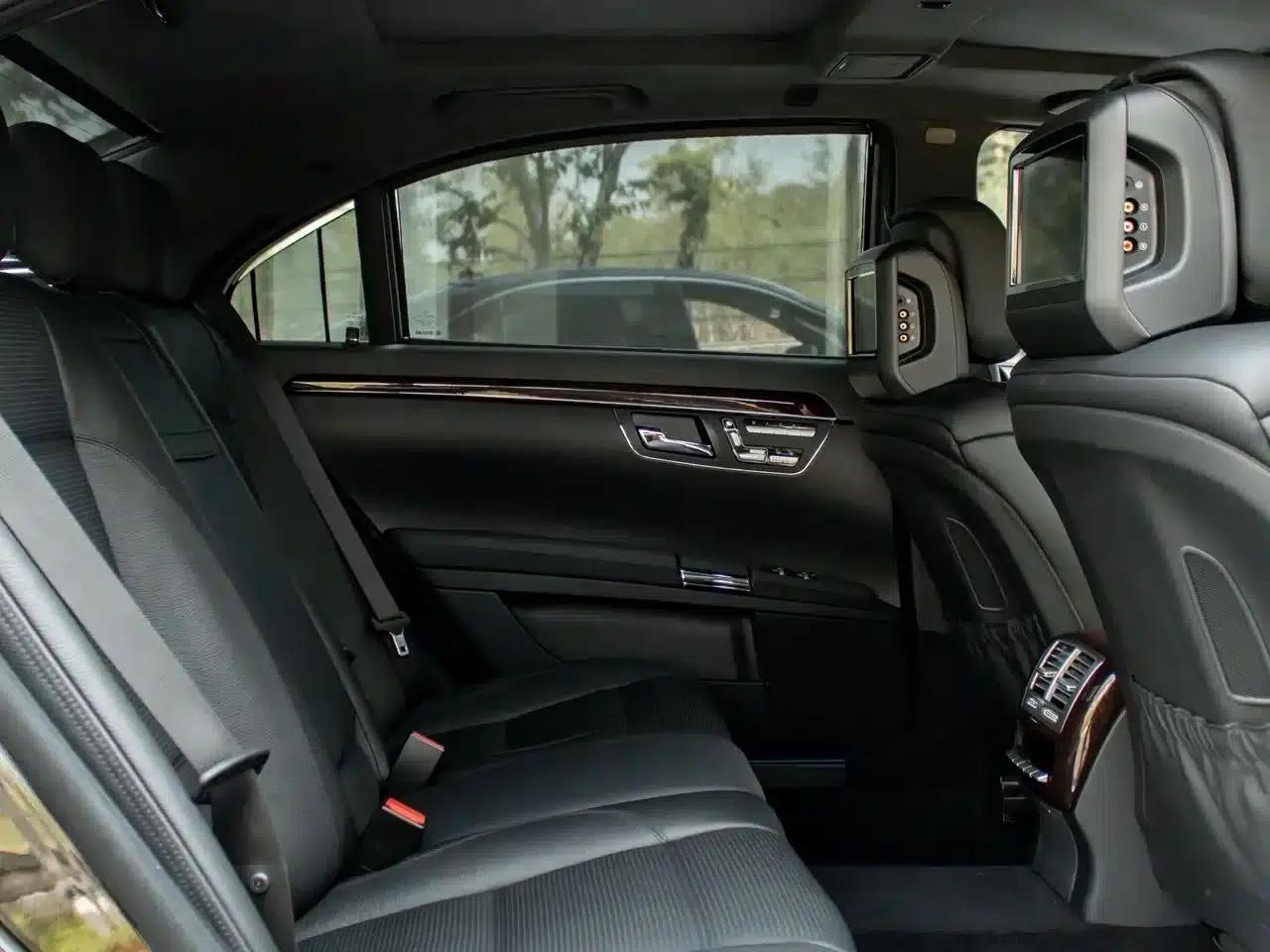 2010 Mercedes-Benz S-Class AMG S 63 — миниатюра 17