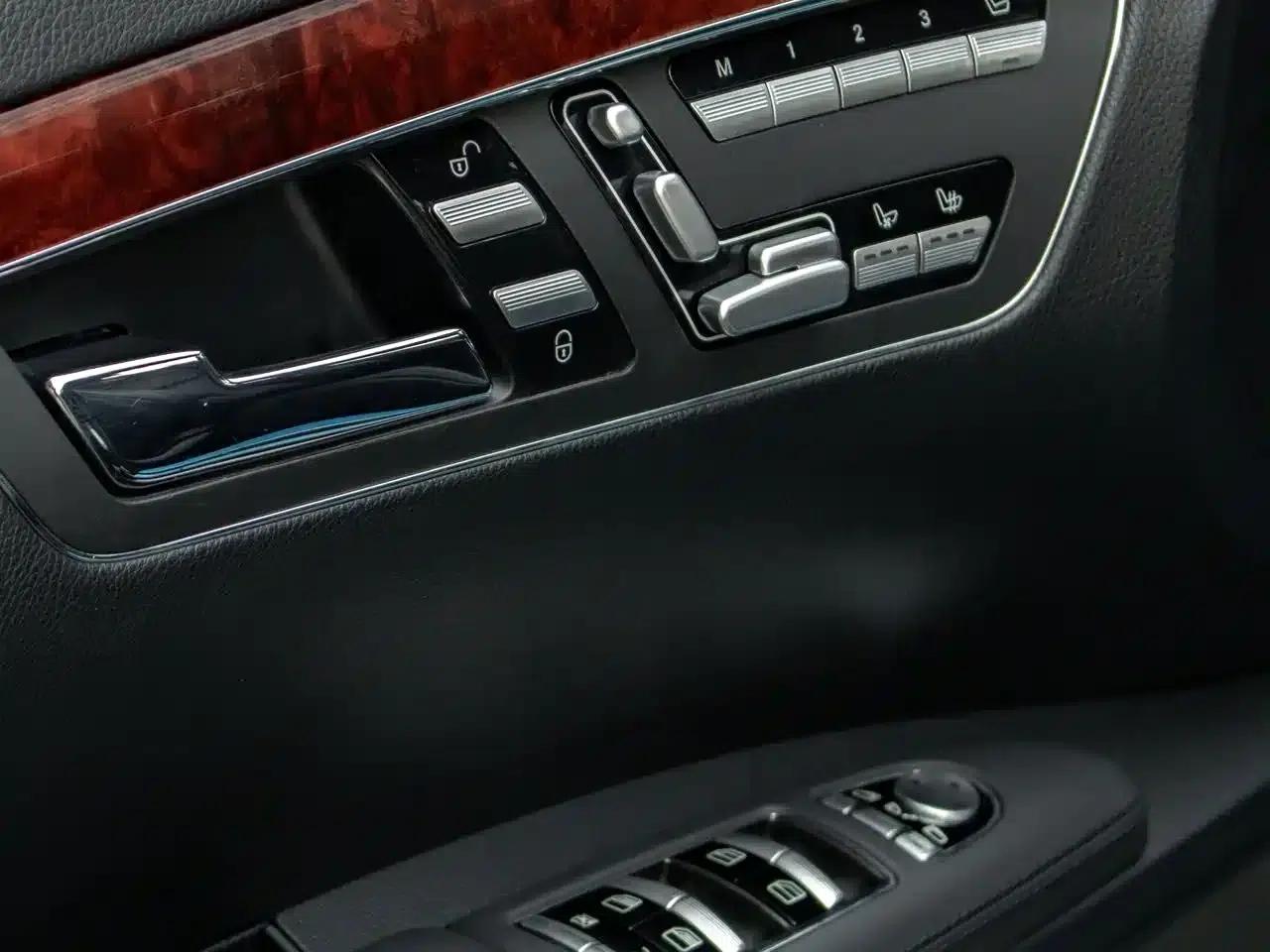 2010 Mercedes-Benz S-Class AMG S 63 — миниатюра 10
