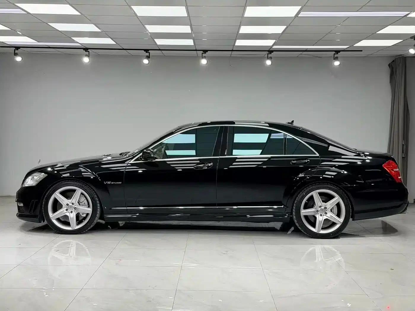 2010 Mercedes-Benz S-Class AMG S 65 — миниатюра 3