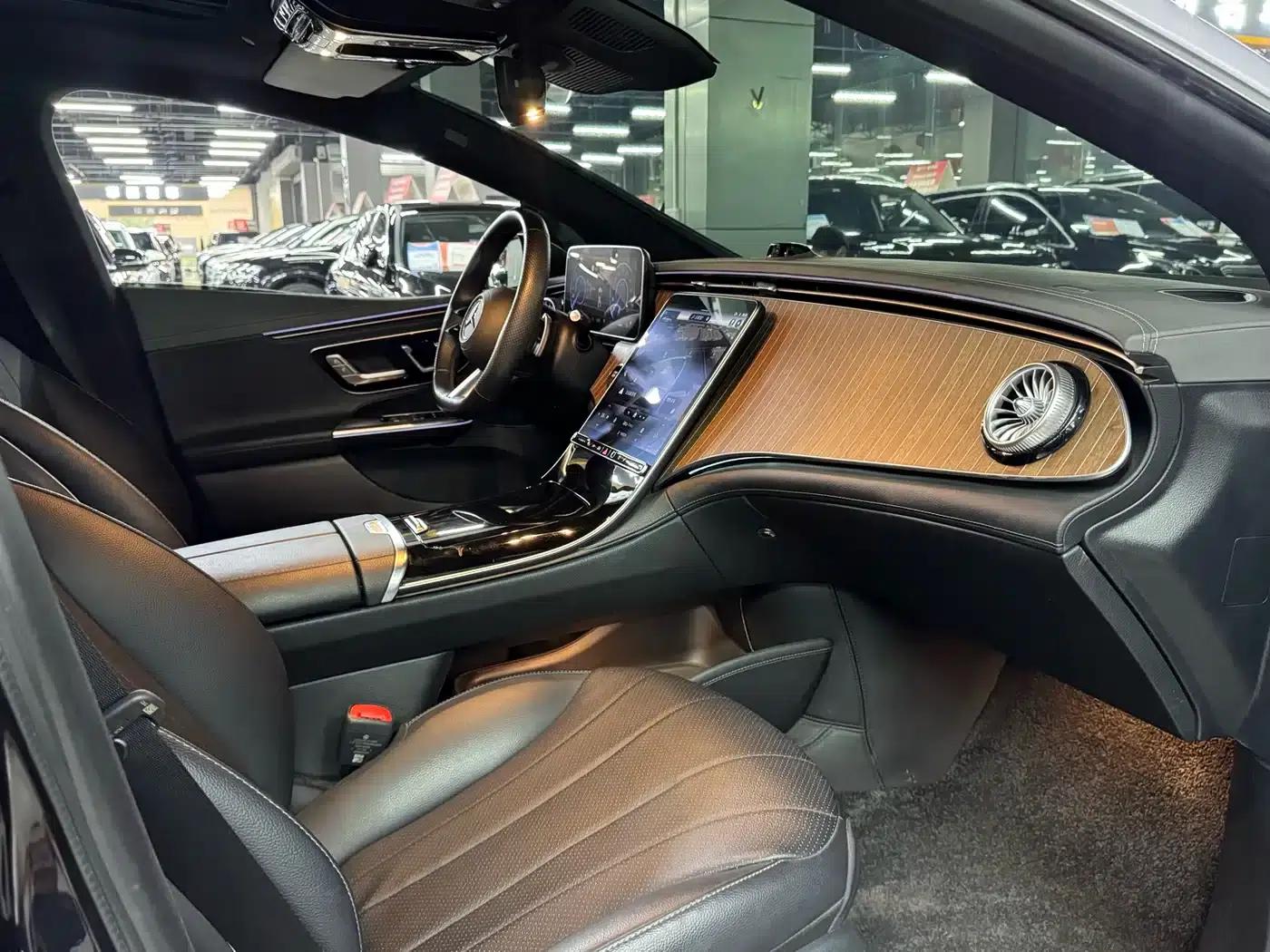 Mercedes-Benz EQE 2022 350 Luxury Edition — миниатюра 17