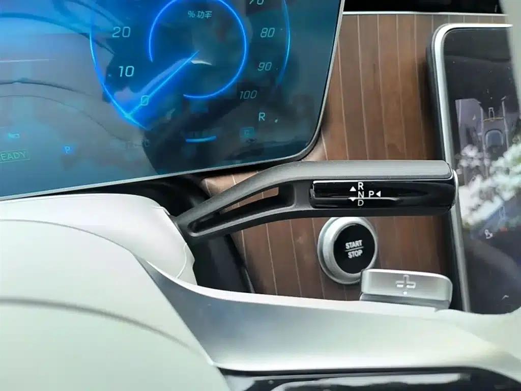 Mercedes-Benz EQE 2025 500 4MATIC Pioneer Edition — миниатюра 14