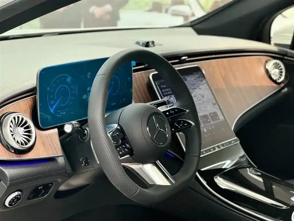 Mercedes-Benz EQE SUV 2024 500 4MATIC Pioneer Edition — миниатюра 7