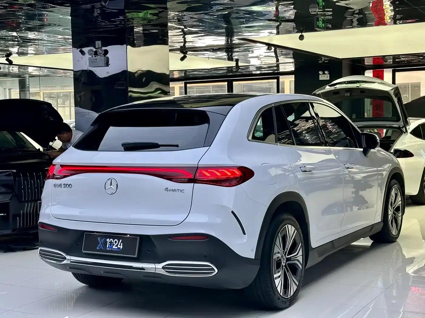 Mercedes-Benz EQE SUV 2023 350 4MATIC Luxury Edition — миниатюра 4
